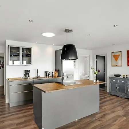 Апартаменты Cozy In With House Sea View *